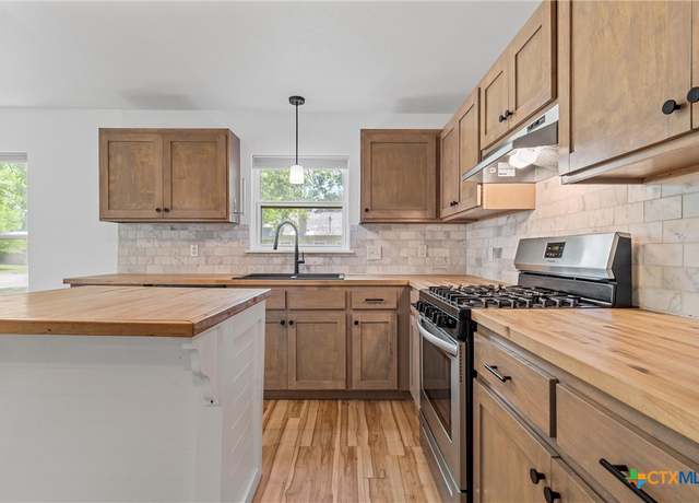 Property at 407 E 7th St, Cameron, TX 76520, 3 beds, 1.5 baths