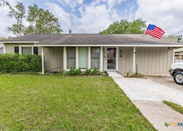 Property at 216 Prospect St, Seguin, TX 78155, 3 beds, 1.5 baths