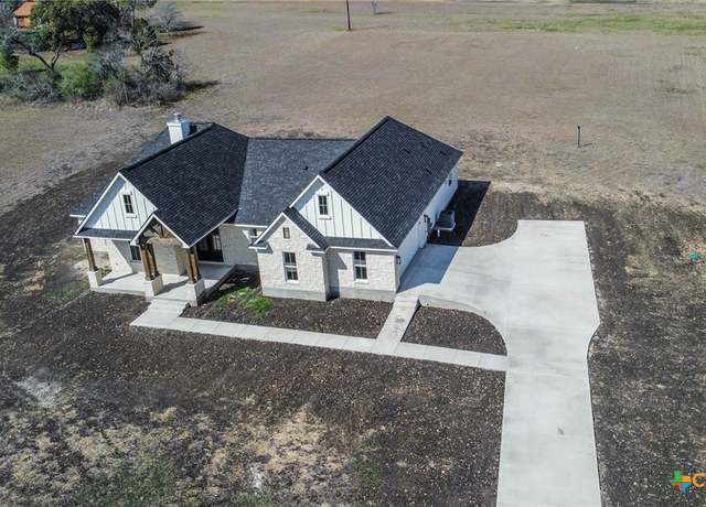 Property at 110 Lake Village Rd, Seguin, TX 78155, 4 beds, 3.5 baths