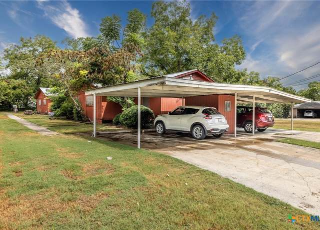 Property at 1017 Saint Vincent St, Gonzales, TX 78629, 8 beds, 4 baths