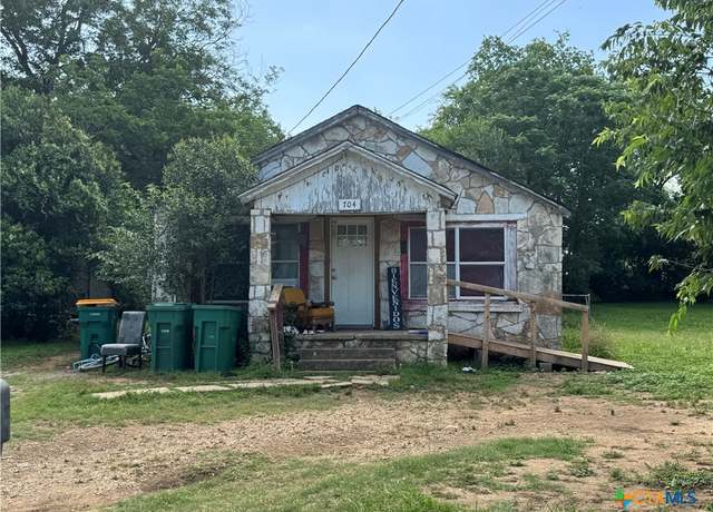 Property at 704 & 706 S Penelope St, Belton, TX 76513, 2 beds, 1 bath