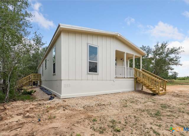 Property at 855 Roosevelt Rd, Luling, TX 78648, 4 beds, 2 baths