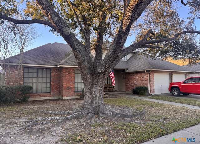 Property at 304 Dunbar Dr, Victoria, TX 77904, 4 beds, 2 baths