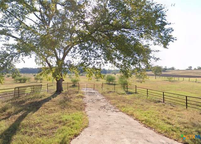 Property at 465 Oak Grove Rd, Luling, TX 78648