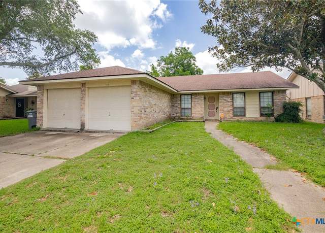 Property at 515 Camelot Dr, Victoria, TX 77901, 3 beds, 2 baths