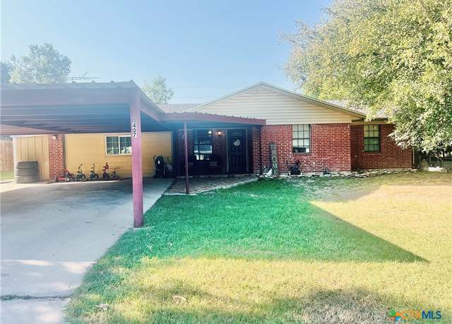 Property at 1407 W Avenue C, Lampasas, TX 76550, 4 beds, 1.5 baths