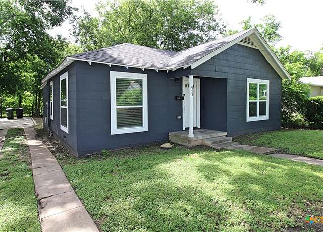 Property at 921 N 10th St, Temple, TX 76501, 3 beds, 1 bath