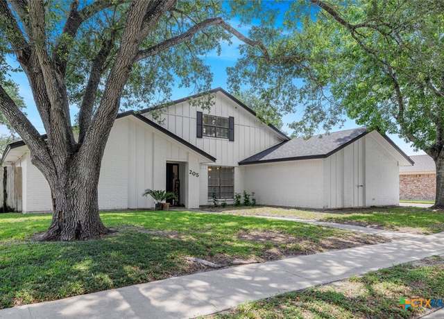 Property at 205 Magdalena Dr, Victoria, TX 77904, 4 beds, 2 baths