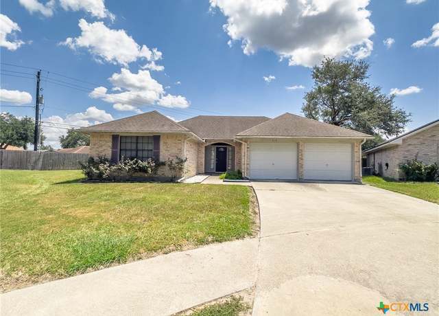 Property at 317 Cromwell Dr, Victoria, TX 77901, 3 beds, 2 baths