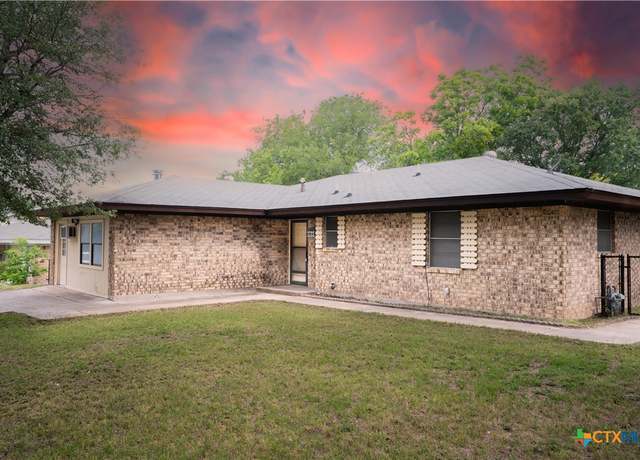 Property at 3411 Royal Dr, Gatesville, TX 76528, 3 beds, 2 baths