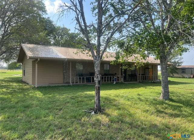 Property at 437 Cr 360 Rd, Shiner, TX 77984, 3 beds, 2 baths