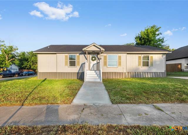 Property at 918 S 25th St, Temple, TX 76504, 3 beds, 2 baths