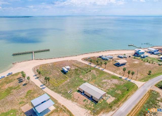 Property at 1233 N Ocean Dr, Port Lavaca, TX 77979, 4 beds, 4 baths