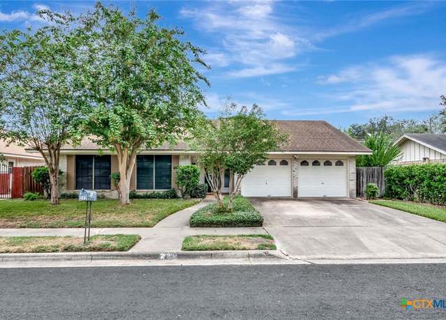 Property at 222 Navajo Dr, Victoria, TX 77904, 3 beds, 2 baths