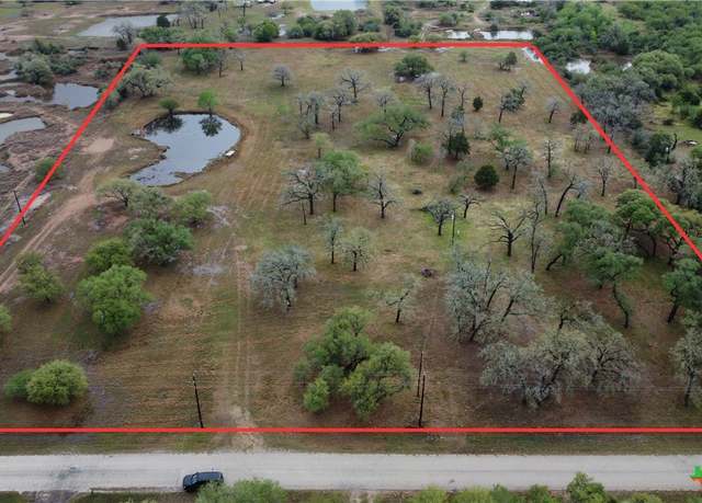 Property at 745 Sunset Dr, Victoria, TX 77905