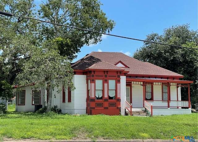 Property at 351 N Jefferson St, Goliad, TX 77963, 3 beds, 2 baths