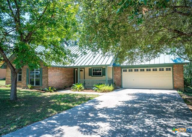 Property at 114 Tanglewood Dr, Seguin, TX 78155, 3 beds, 2 baths