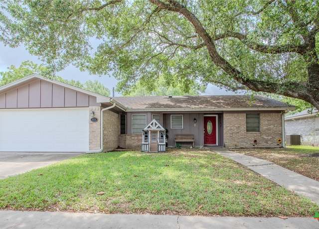 Property at 111 Lexington Ln, Victoria, TX 77901, 3 beds, 2 baths