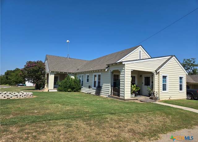 Property at 404 Fennimore St, Gatesville, TX 76528, 3 beds, 2 baths