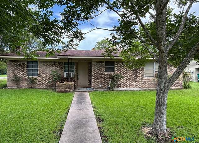 Property at 302 E Heard St, Ganado, TX 77962, 3 beds, 2 baths