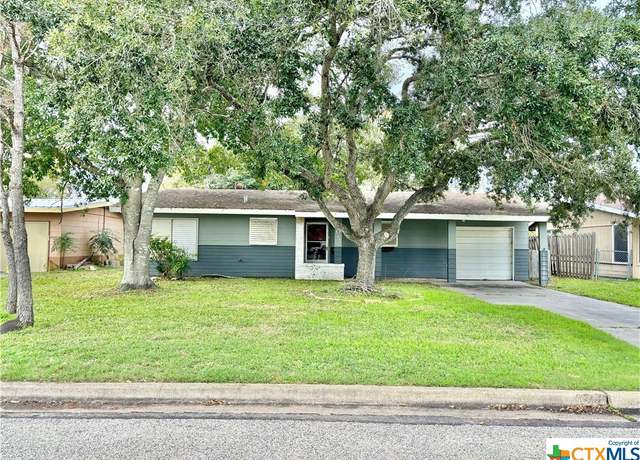 Property at 205 Massanet St, Port Lavaca, TX 77979, 3 beds, 1 bath