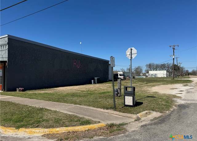 Property at 218 Gassaway, Lott, TX 76656