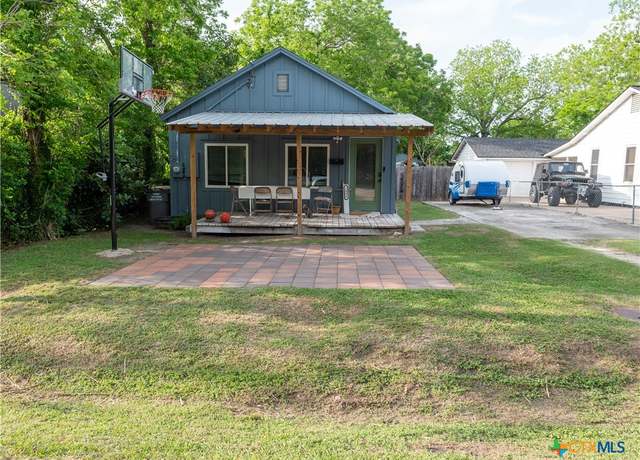 Property at 1006 W North St, Victoria, TX 77901, 2 beds, 1 bath