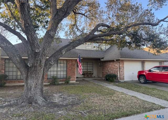 Property at 304 Dunbar Dr, Victoria, TX 77904, 4 beds, 2 baths