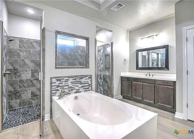 Property at 9005 Grand Oaks Ln, Killeen, TX 76542, 4 beds, 2 baths