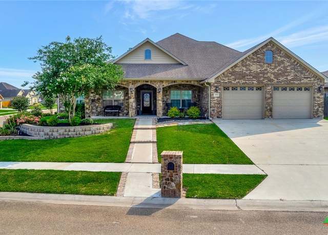 Property at 201 Pebble Brk, Victoria, TX 77904, 3 beds, 3.5 baths