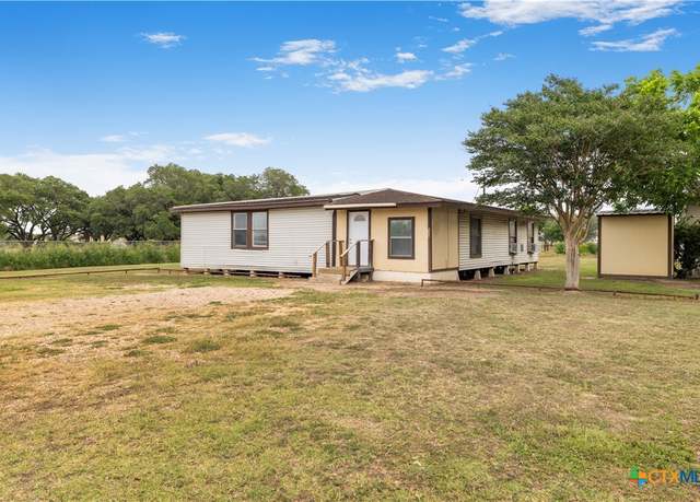 Property at 988 Coletoville Rd, Victoria, TX 77905, 3 beds, 2 baths