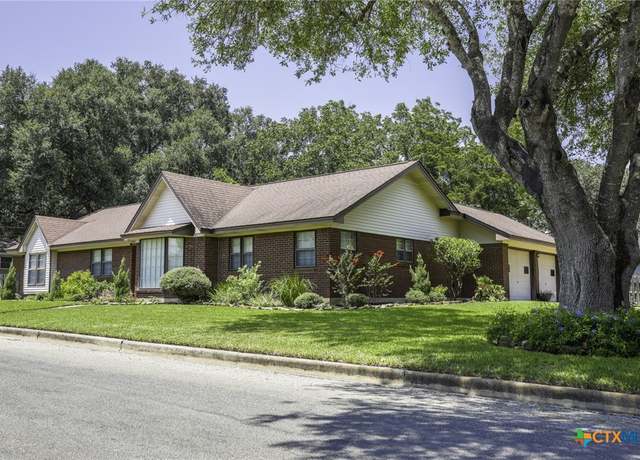 Property at 121 Hessler Dr, Hallettsville, TX 77964, 3 beds, 2 baths