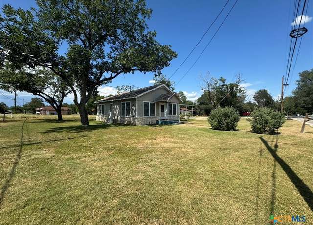 Property at 330 Adams St, Seguin, TX 78155, 3 beds, 2 baths