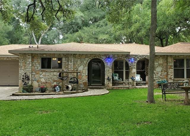 Property at 130 Twin Oak Rd, Seguin, TX 78155, 3 beds, 2 baths