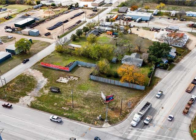 Property at 1843 Water St, Gonzales, TX 78629