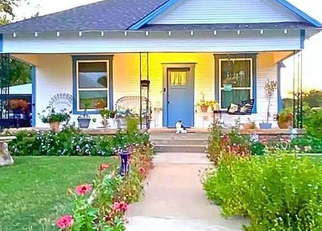 Property at 203 N 10th St, Gatesville, TX 76528, 3 beds, 2 baths