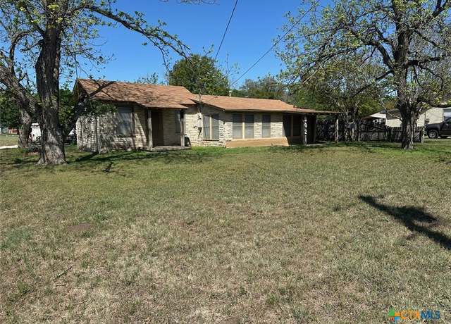 Property at 502 N Cherry St, Seguin, TX 78155, 2 beds, 2 baths