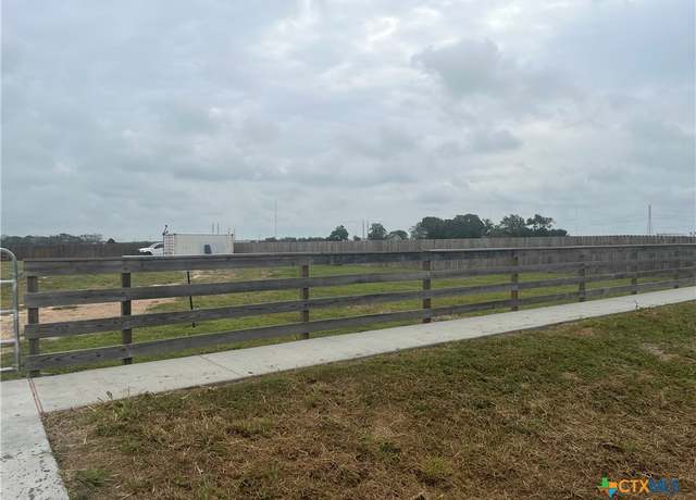 Property at 1302 Anthony Rd, Victoria, TX 77901