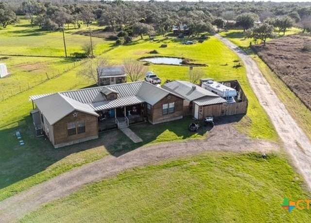 Property at 103 Forest View Dr, Victoria, TX 77905, 6 beds, 4 baths