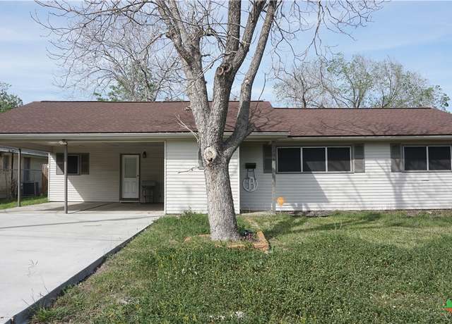 Property at 2206 E Stayton Ave, Victoria, TX 77901, 3 beds, 2 baths