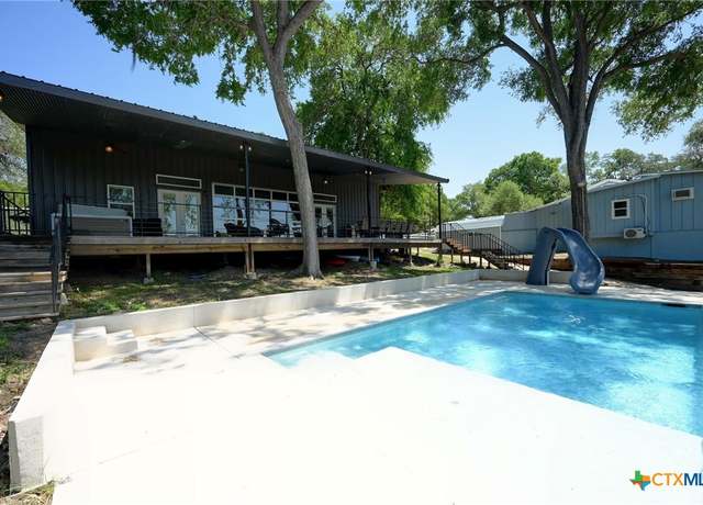 Property at 464 County Road 471, Gonzales, TX 78629, 5 beds, 2.5 baths