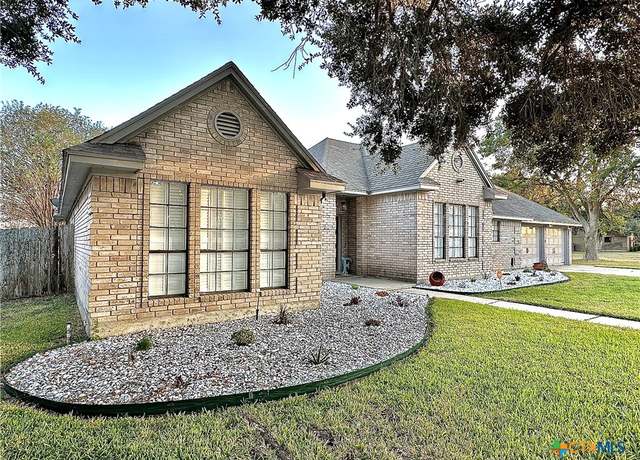 Property at 203 Chimney Rock Dr, Victoria, TX 77904, 4 beds, 2.5 baths