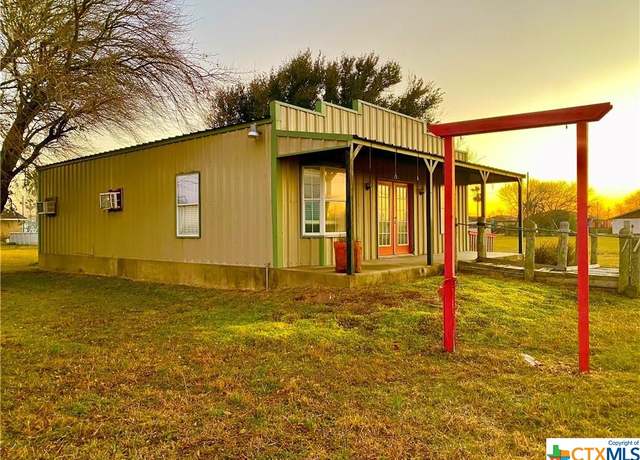 Property at 215 W Adams Ave, Port O'connor, TX 77982, 0.5 baths