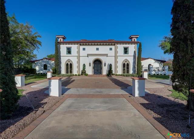 Property at 208 Creekridge Dr, Victoria, TX 77904, 5 beds, 6 baths
