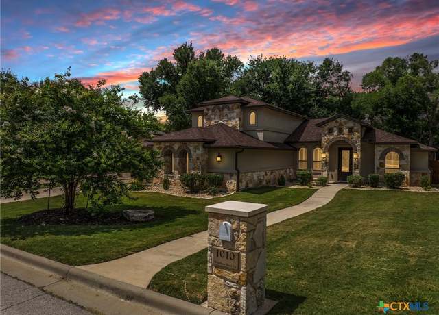 Property at 1010 Woodland Bend Cir, Salado, TX 76571, 5 beds, 3 baths