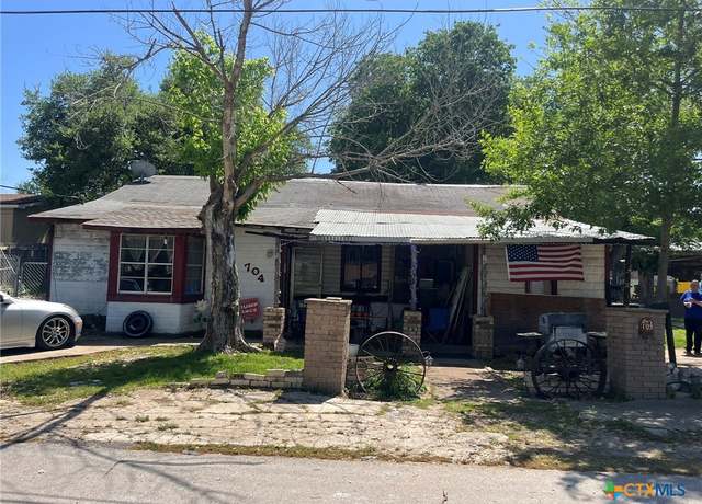 Property at 704 W Avenue B, Belton, TX 76513, 3 beds, 2 baths