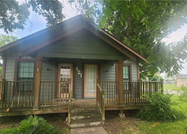 Property at 267 Illinois St, Bloomington, TX 77951, 3 beds, 2 baths