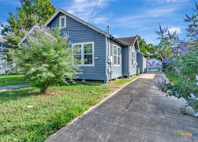 Property at 1303 E North St, Victoria, TX 77901, 3 beds, 2 baths