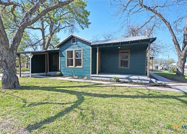Property at 530 E Weinert St, Seguin, TX 78155, 3 beds, 2 baths