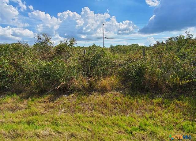 Property at 476-480 St Charles Loop E, Rockport, TX 78382